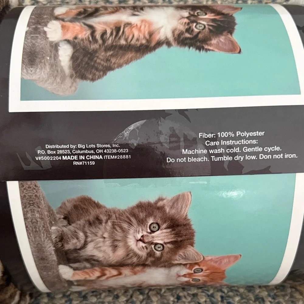 Cozy Cat Blanket - Brown and White
